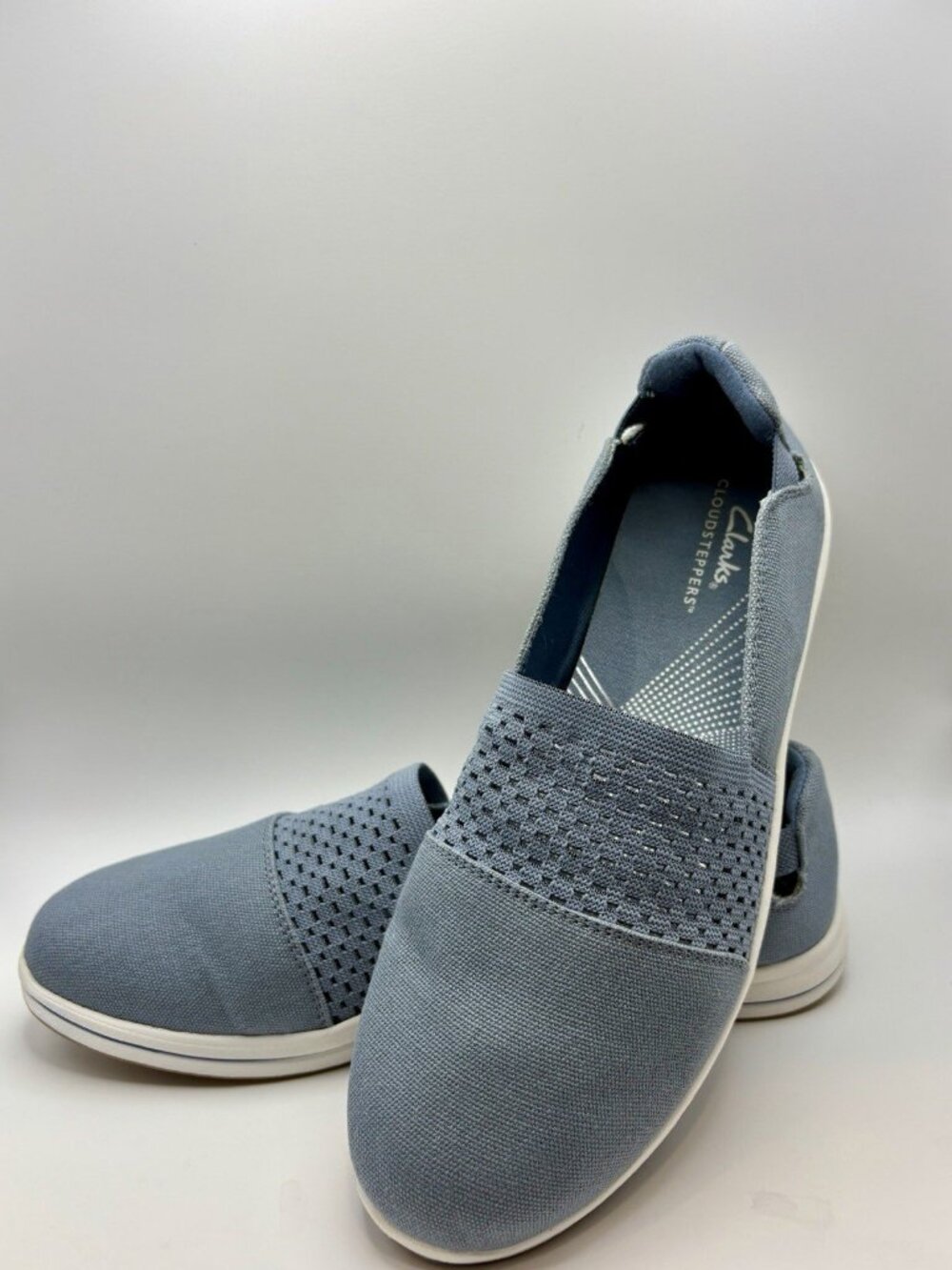 New Womens Clarks Breeze Vibe Blue Perforated Slip On Loafers Size 9. M NIB